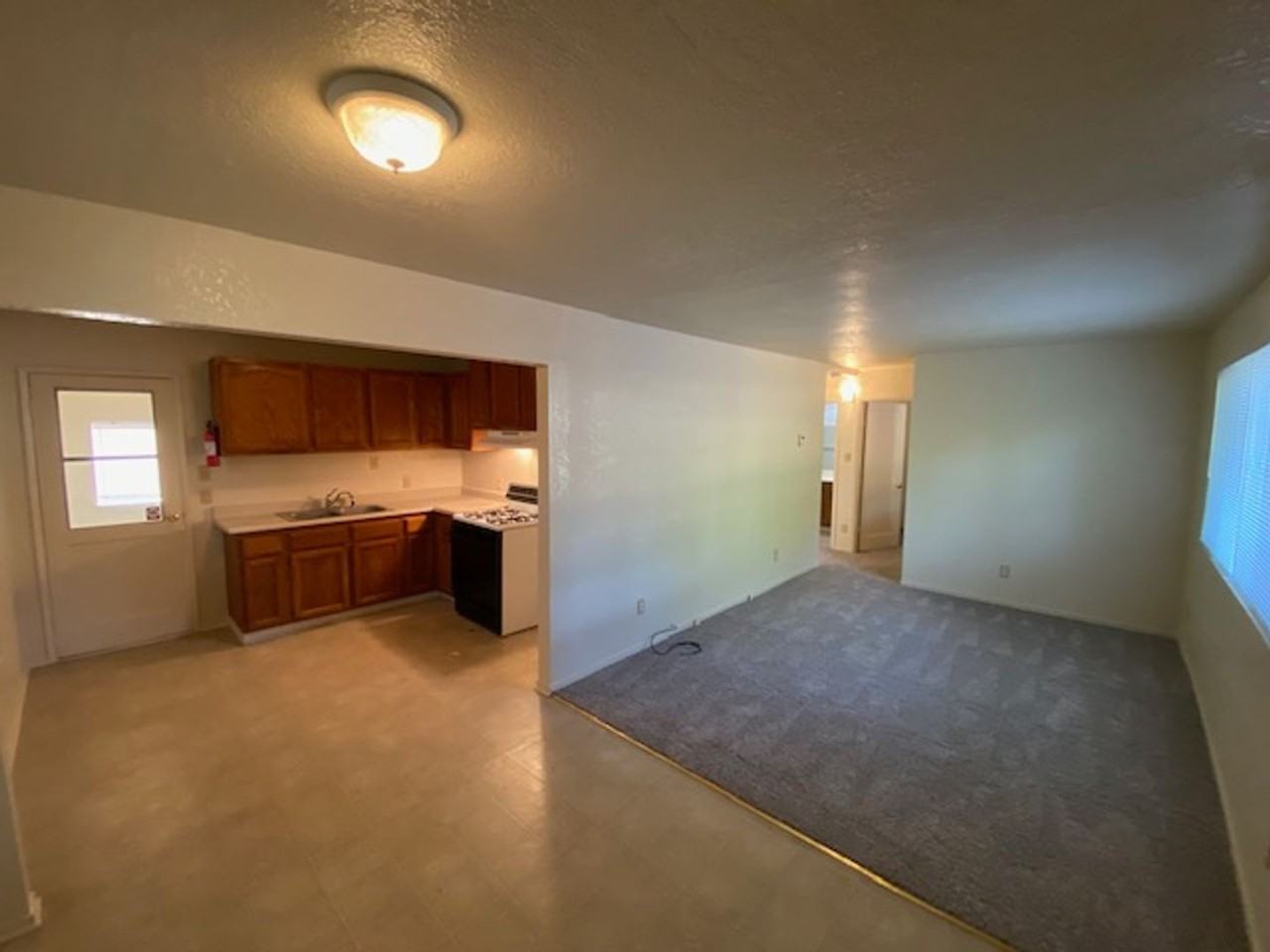 3142 Garfield Ave - Photo 4 of 12