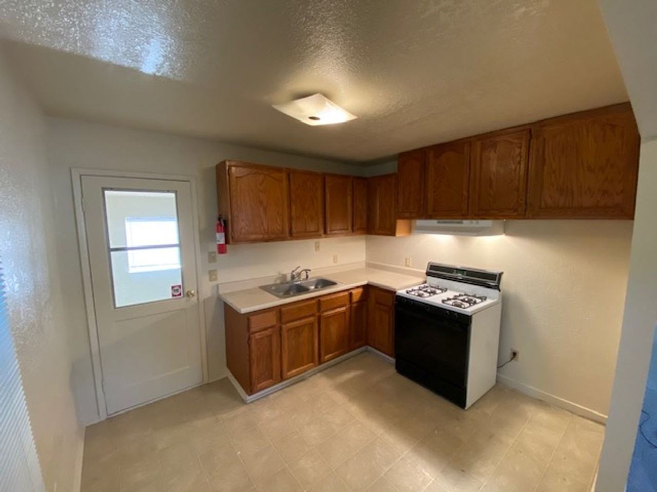 3142 Garfield Ave - Photo 5 of 12