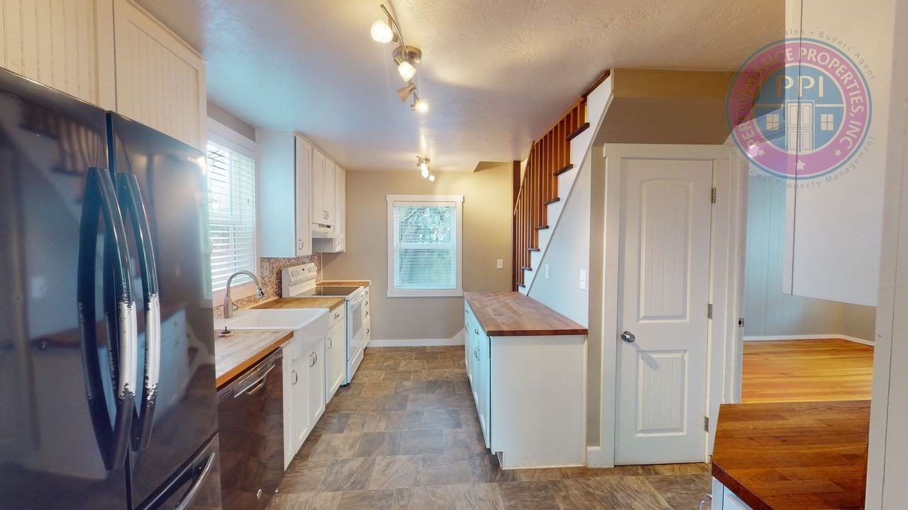 526 S Fir St - Photo 7 of 22