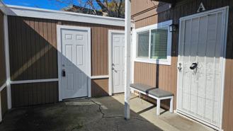 1712a - Photo 1 of 1