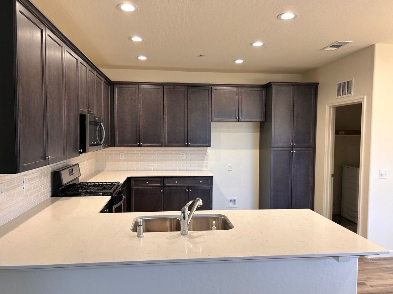 3922 W Nellis Ave - Photo 3 of 9