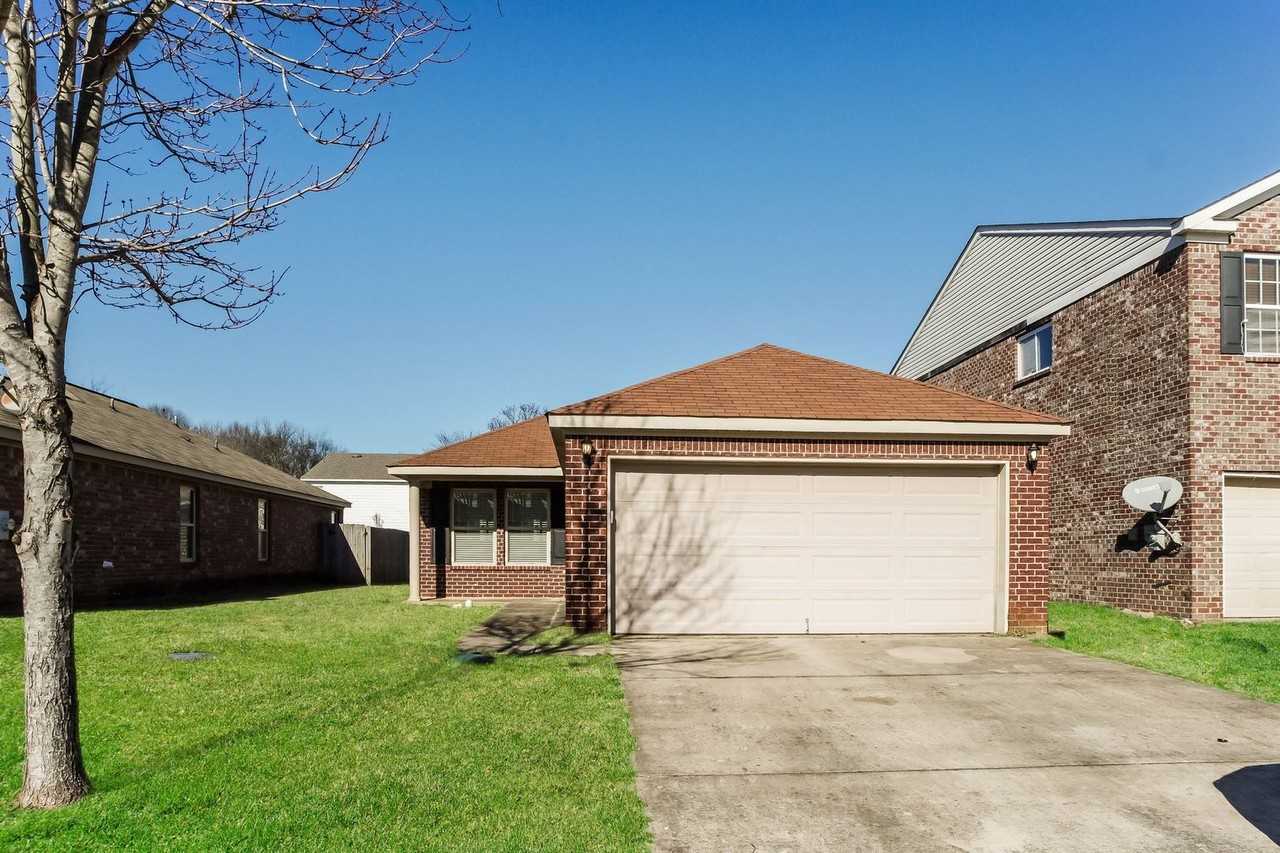 135 Wethersfield Dr - Photo 2 of 22