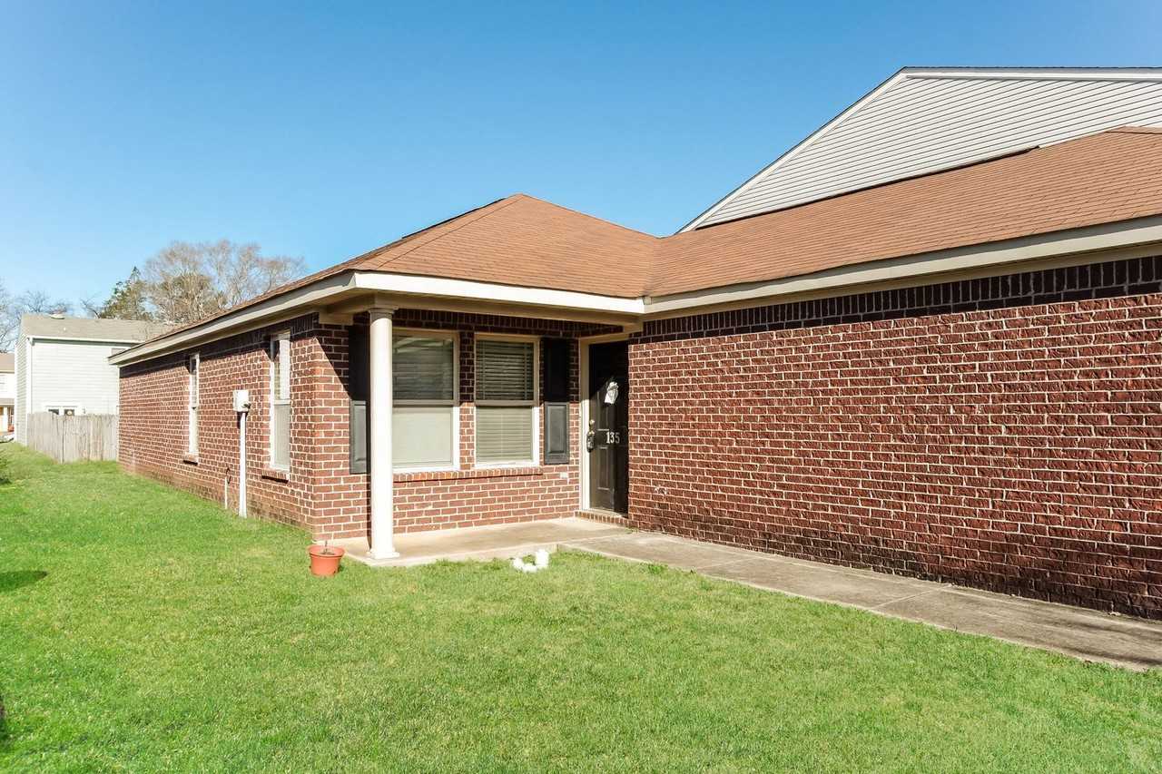 135 Wethersfield Dr - Photo 3 of 22