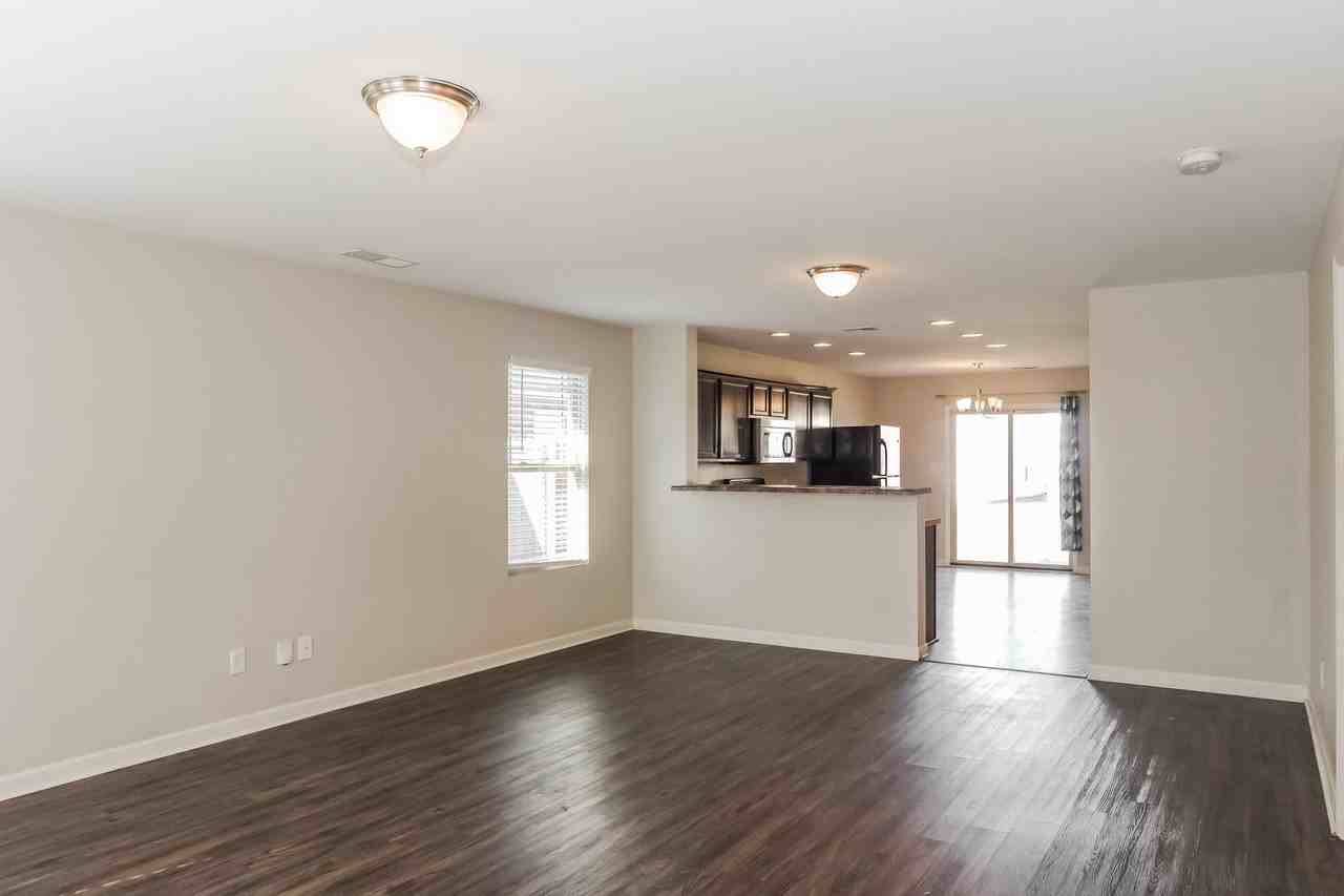 135 Wethersfield Dr - Photo 6 of 22