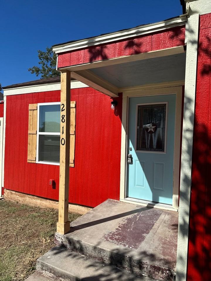 2810 S 10th St - Photo 2 of 19