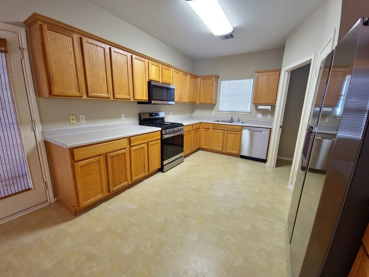 5661 Hartson - Photo 4 of 30