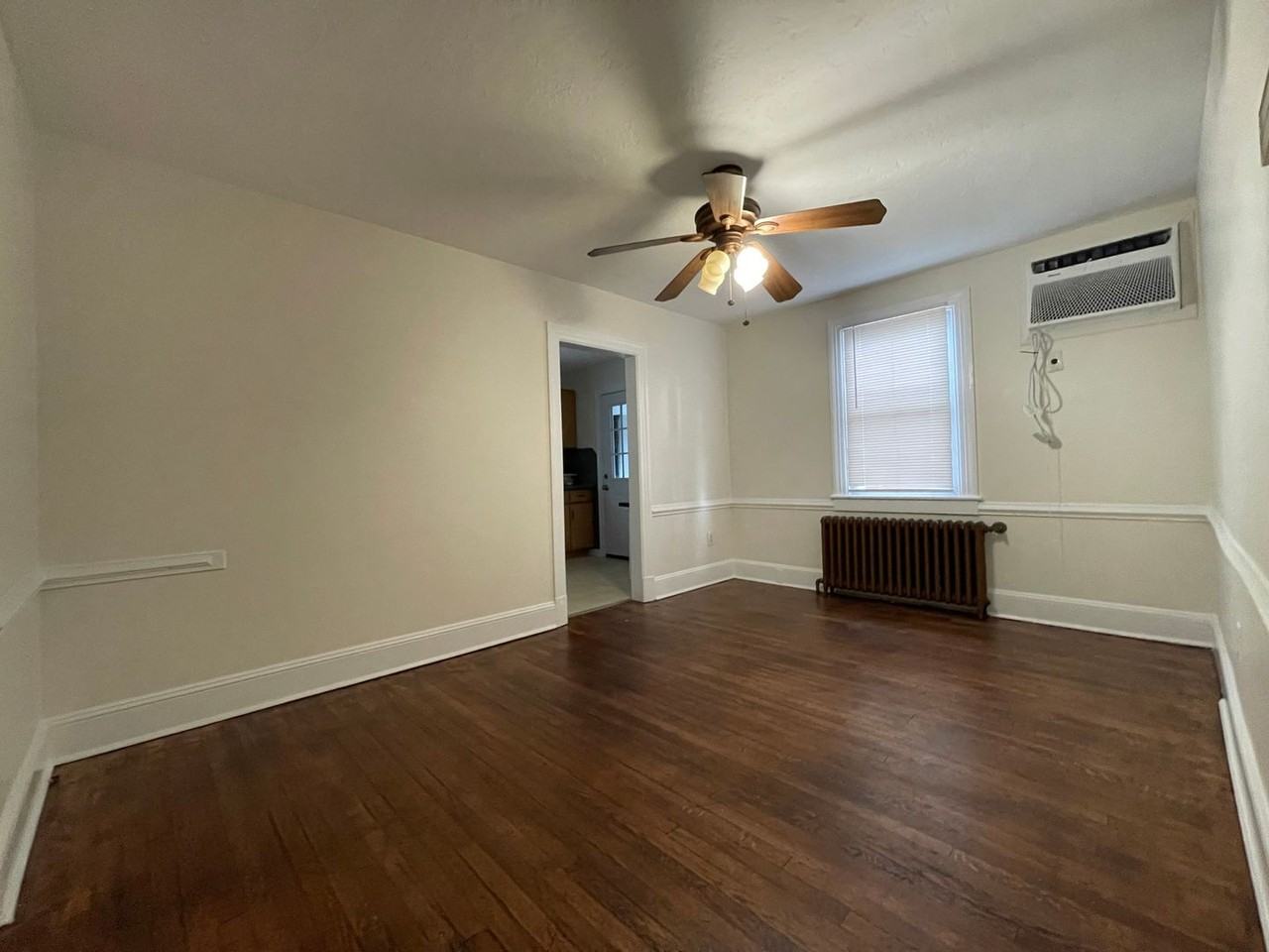 211 Jefferson Ave - Photo 4 of 17