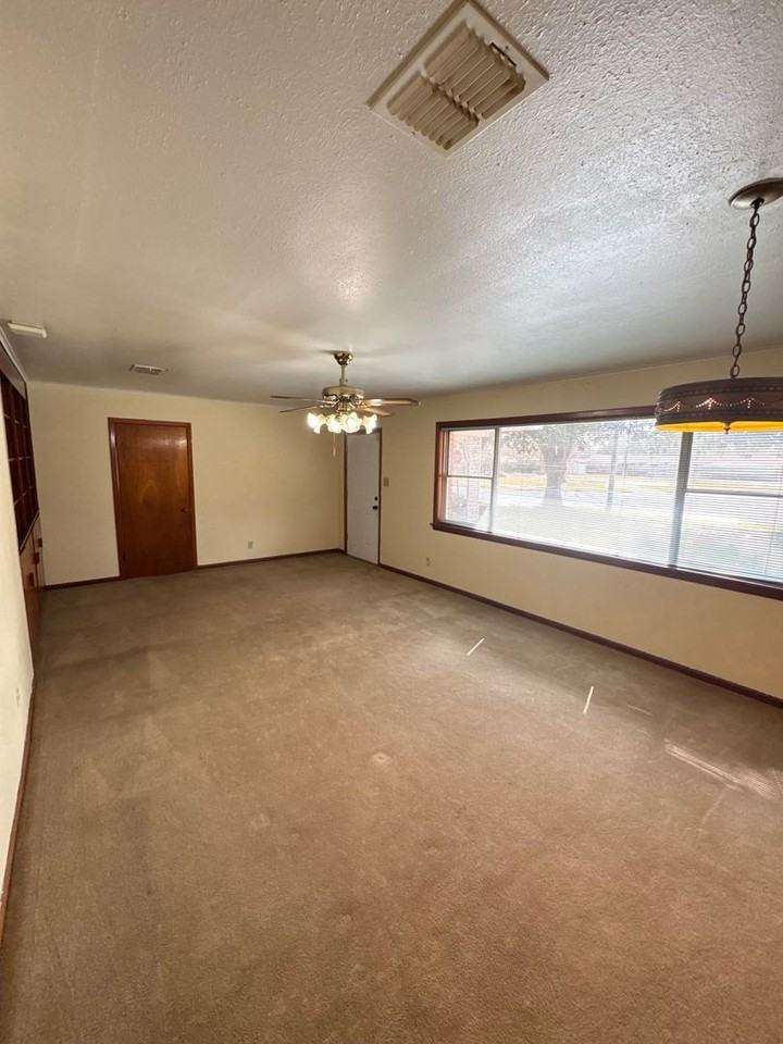 2425 Ashland Ave - Photo 2 of 11