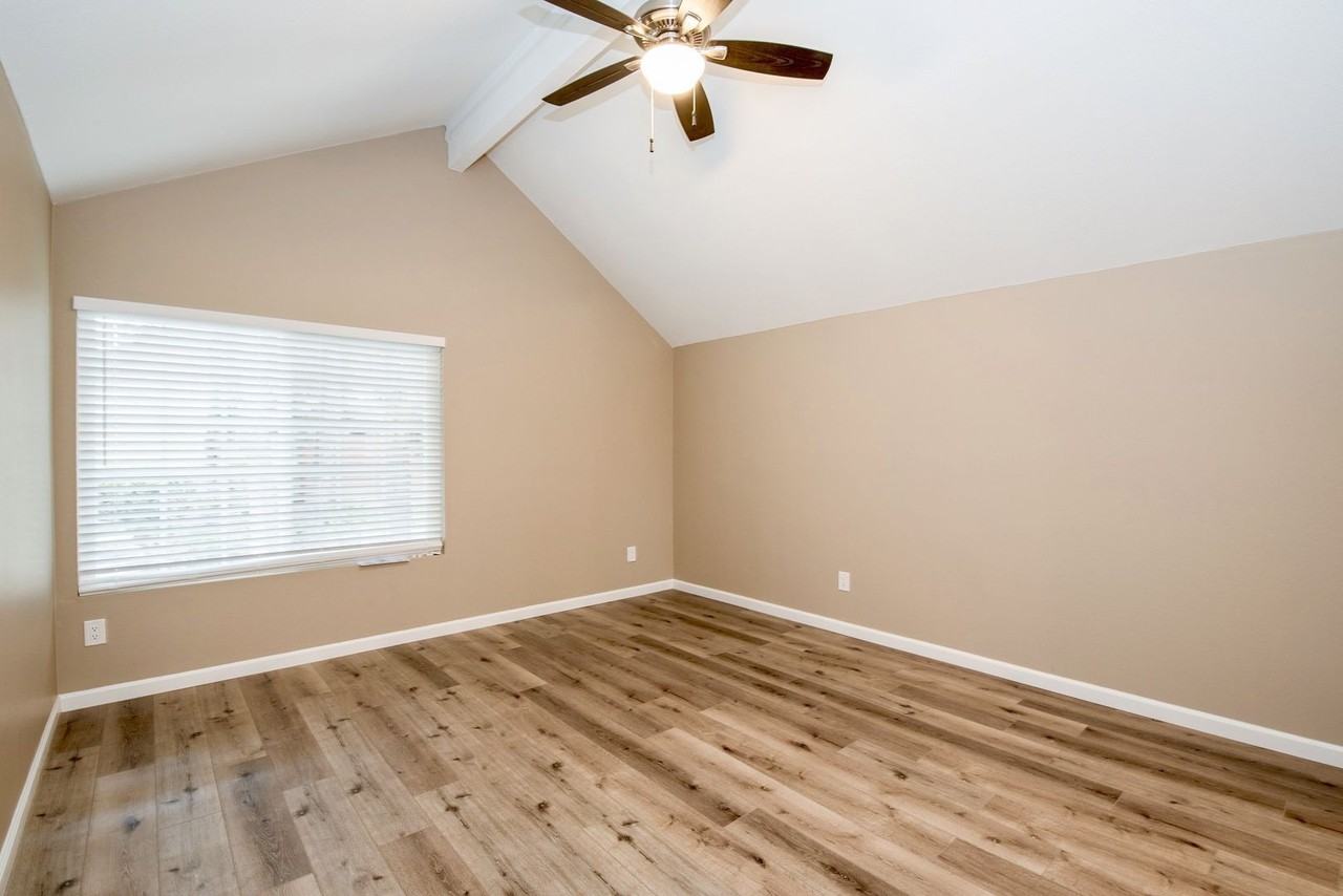 10577 Esmeraldas Dr - Photo 7 of 20