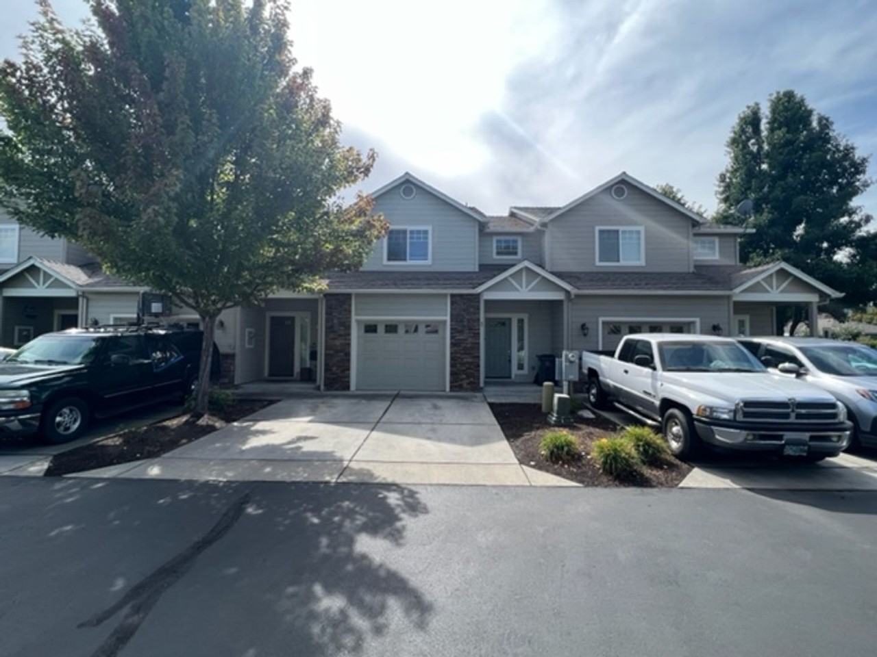 1211 Yorktown Ln - Photo 2 of 21