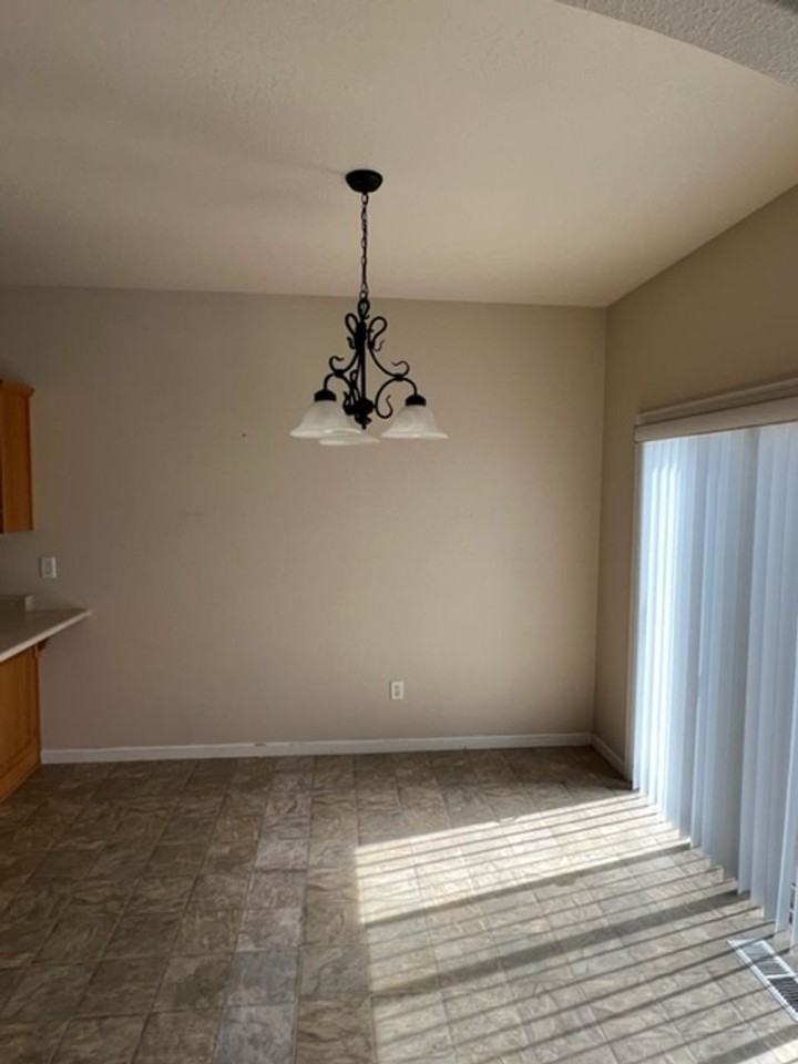 1211 Yorktown Ln - Photo 5 of 21