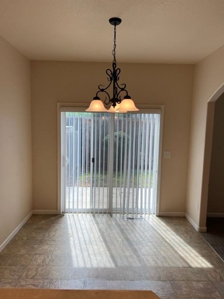 1211 Yorktown Ln - Photo 7 of 21