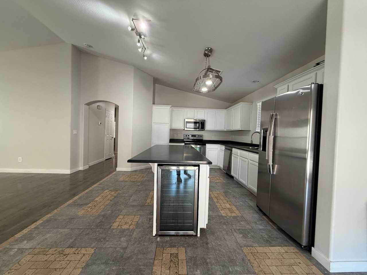 6723 W Beverly Rd - Photo 5 of 24