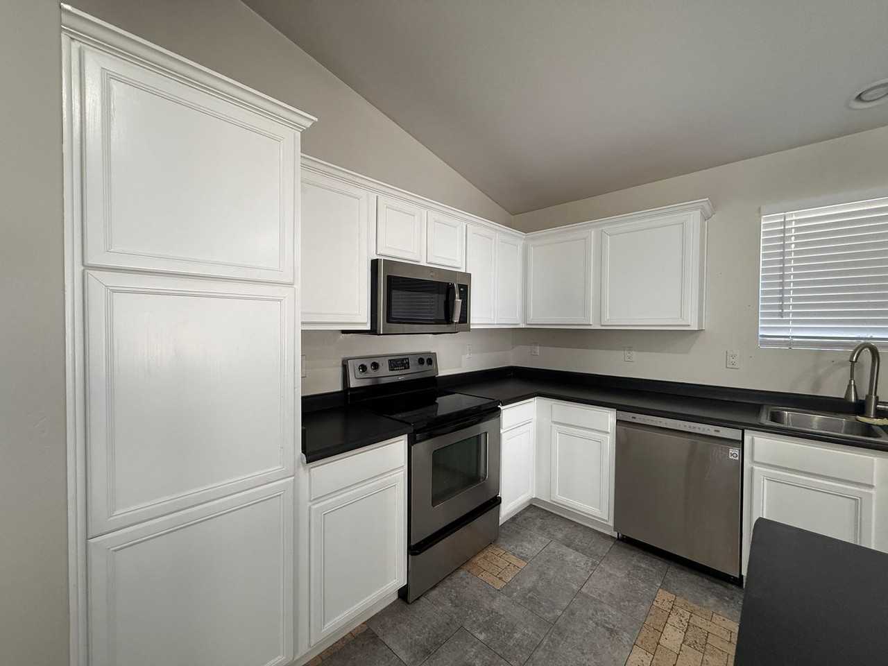 6723 W Beverly Rd - Photo 6 of 24