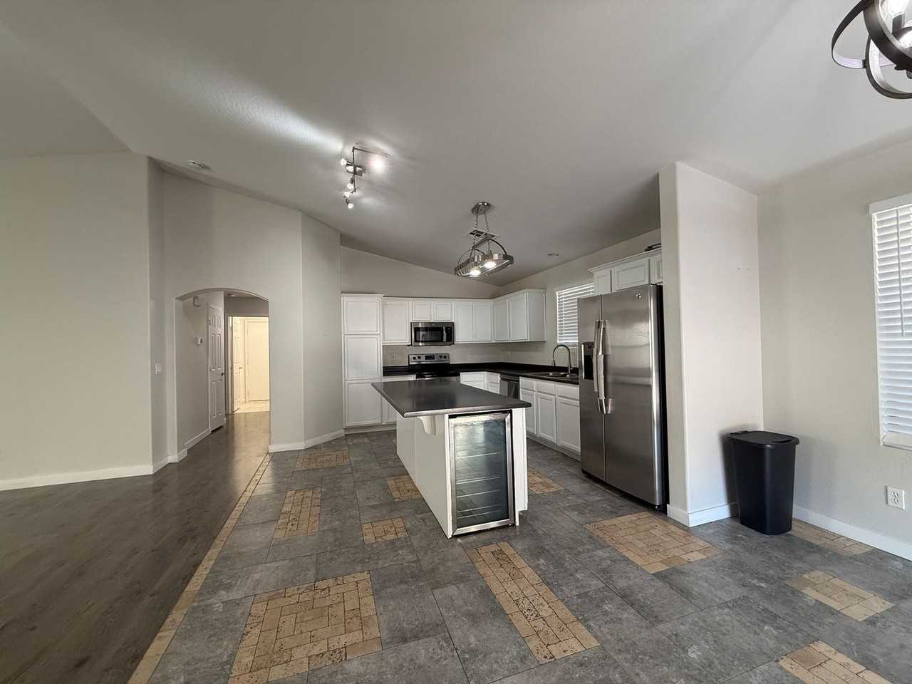 6723 W Beverly Rd - Photo 7 of 24