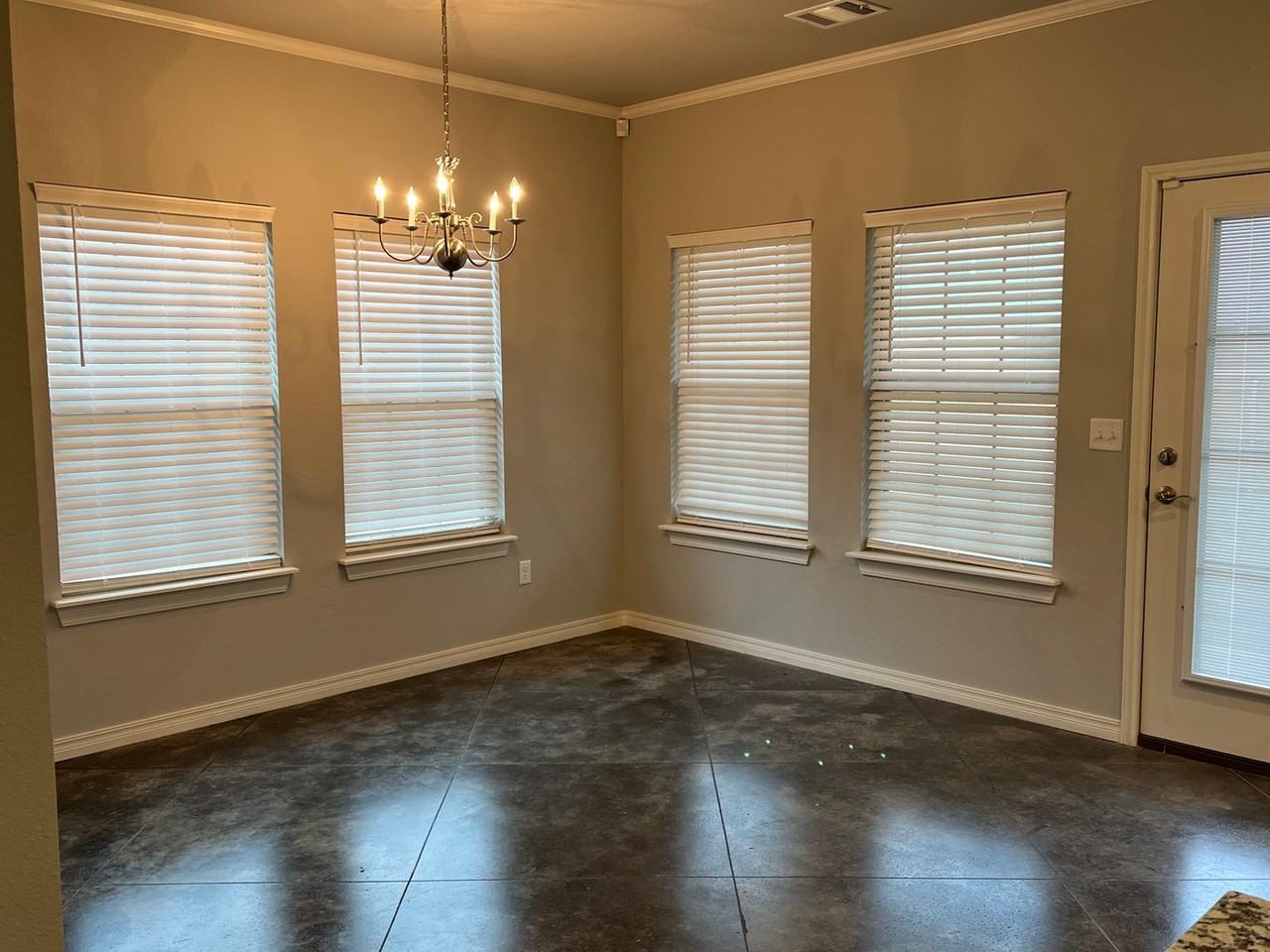 7307 Vicky St - Photo 3 of 12
