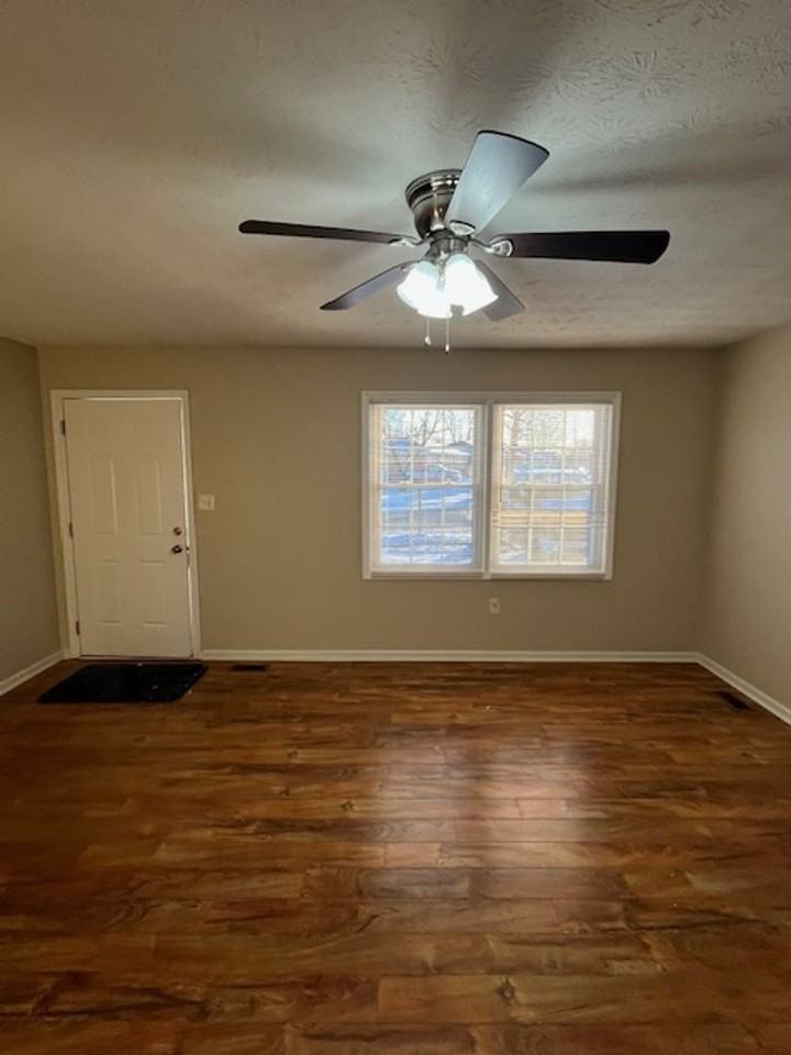 201 S Glencove - Photo 3 of 12