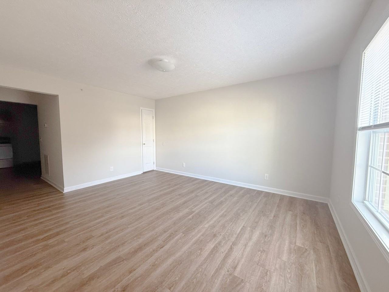 1320 Carolina Ave - Photo 2 of 26