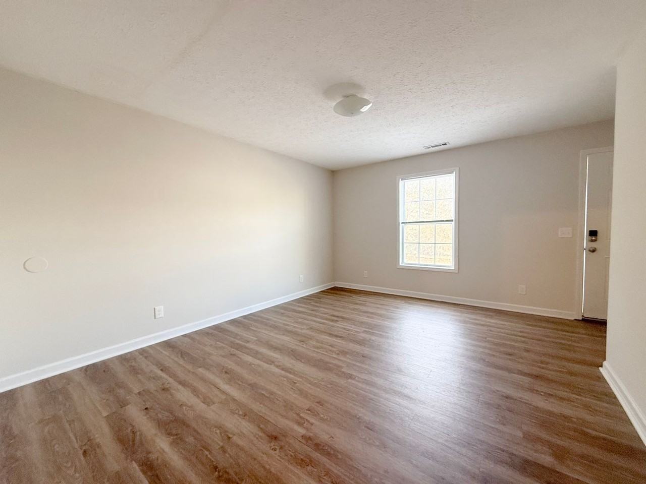 1320 Carolina Ave - Photo 5 of 26