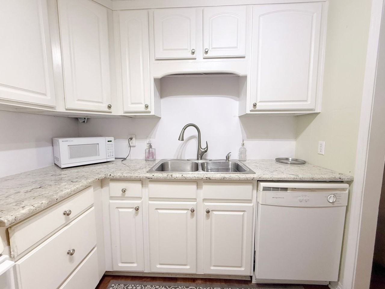 1045 E 10th St #206 - Photo 5 of 16