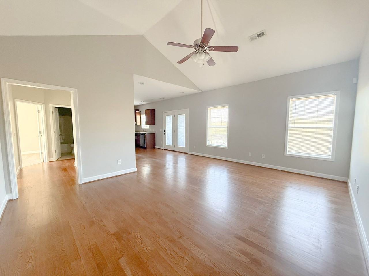 1501 Bay View Dr - Photo 4 of 40