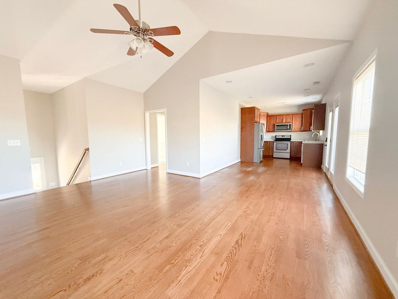 1501 Bay View Dr - Photo 5 of 40