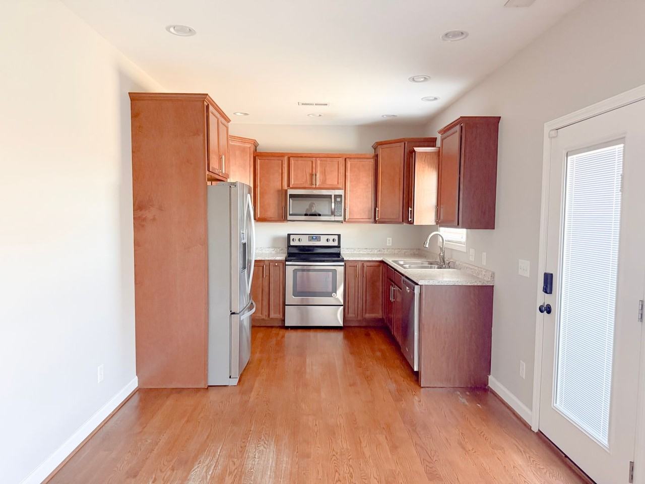 1501 Bay View Dr - Photo 7 of 40