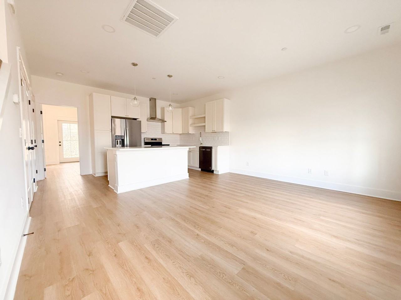 1359 Belfair St - Photo 2 of 35