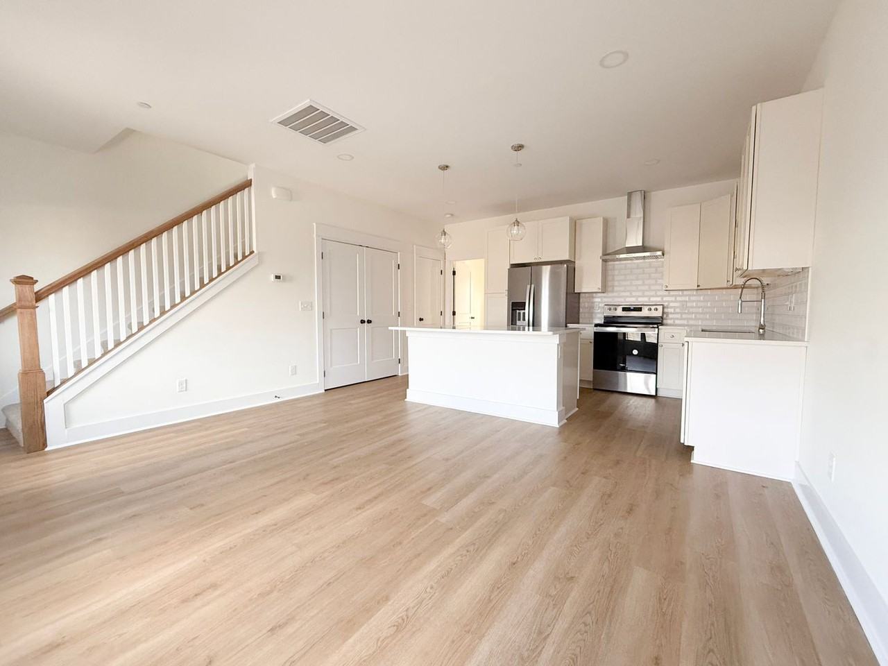 1359 Belfair St - Photo 3 of 35