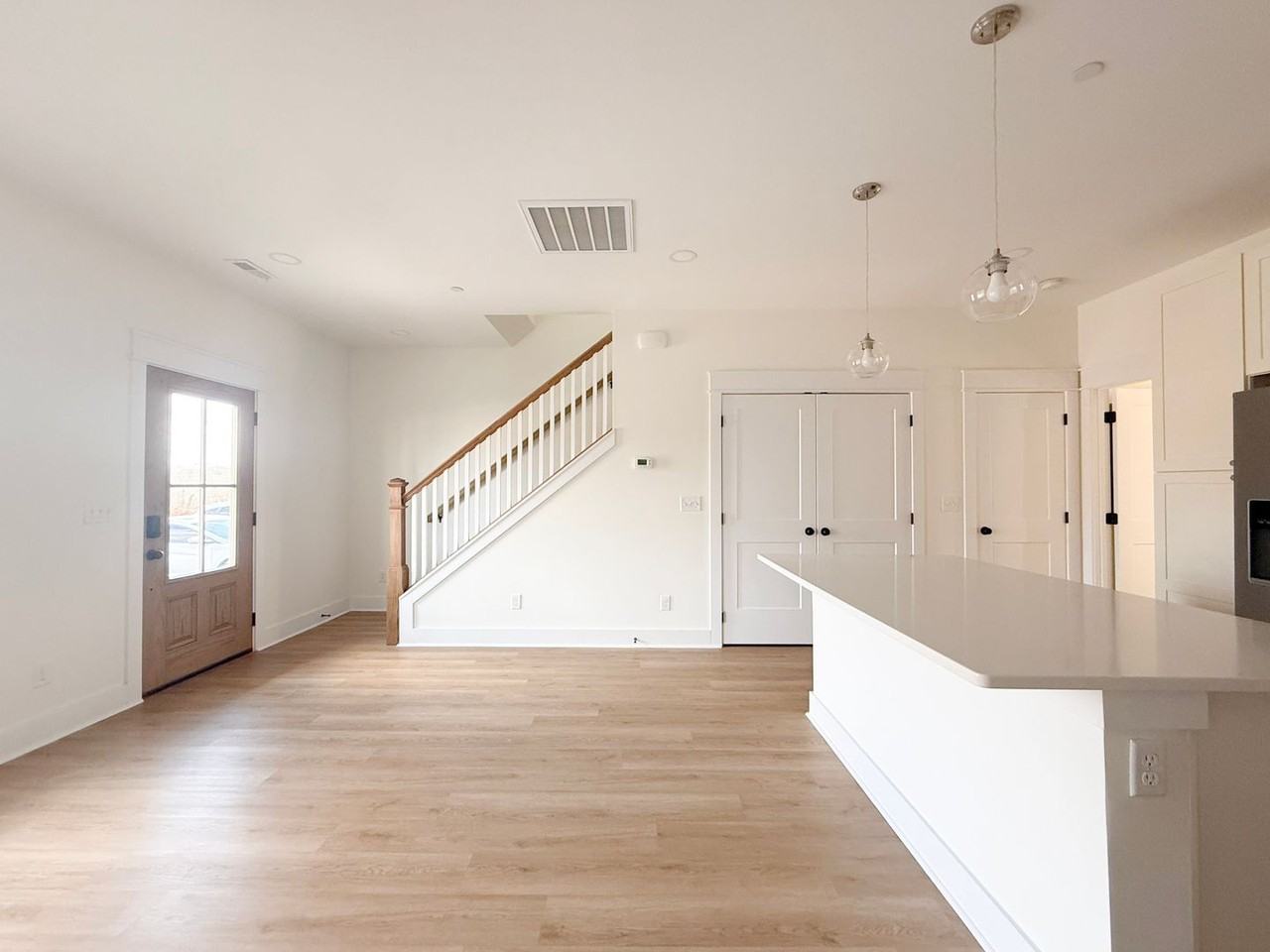 1359 Belfair St - Photo 4 of 35