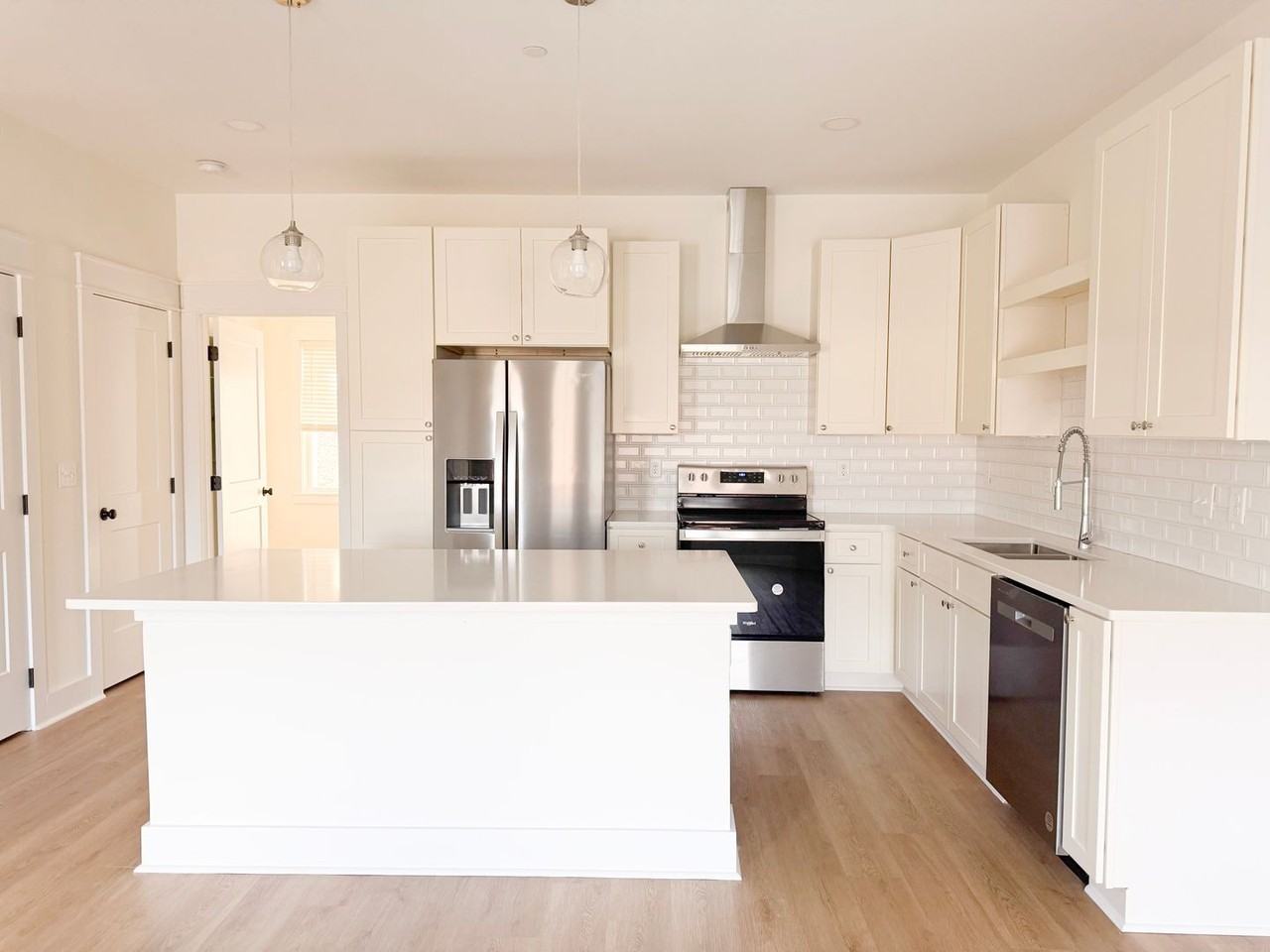 1359 Belfair St - Photo 6 of 35