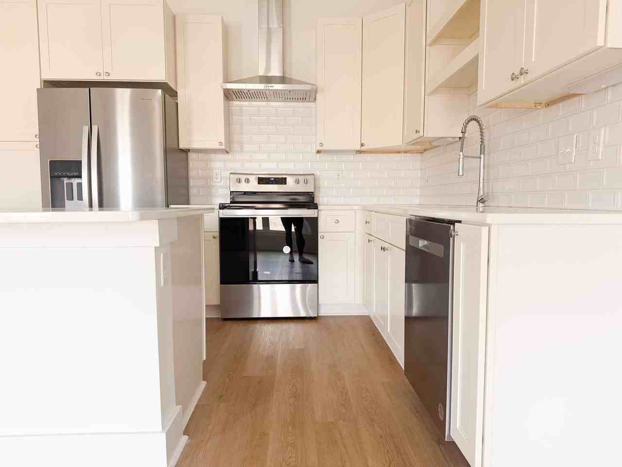 1359 Belfair St - Photo 7 of 35