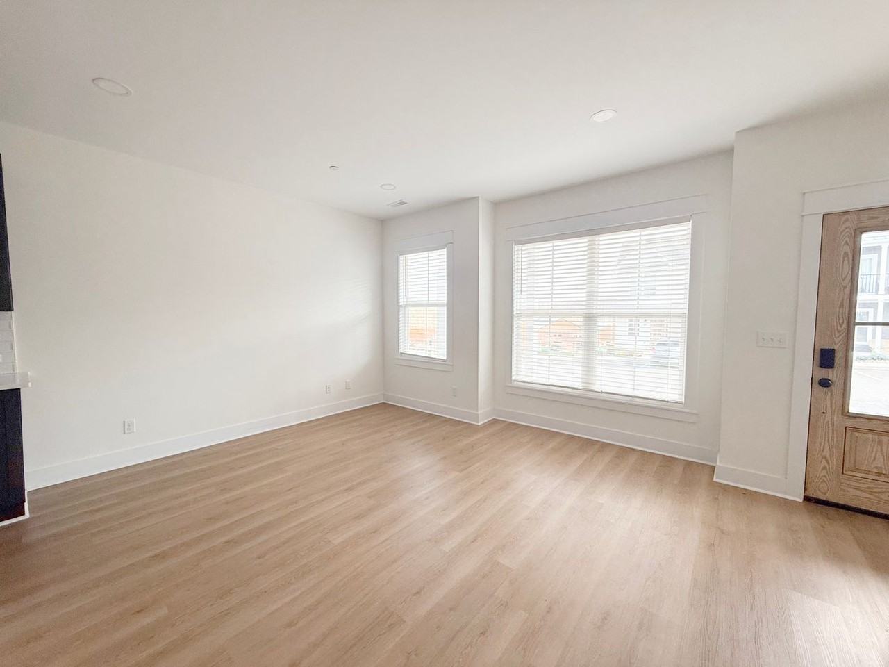 1353 Belfair St - Photo 2 of 33