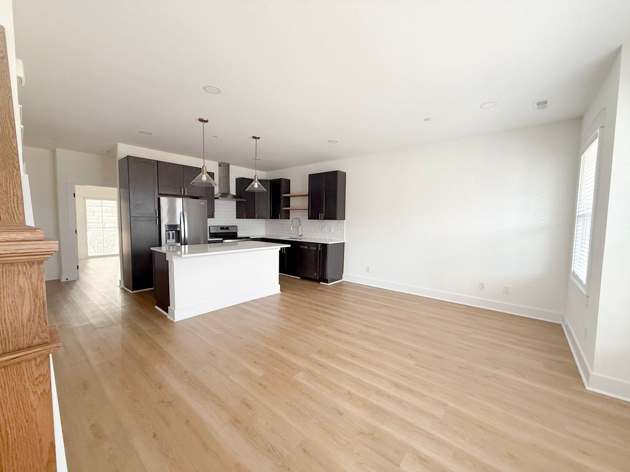 1353 Belfair St - Photo 3 of 33