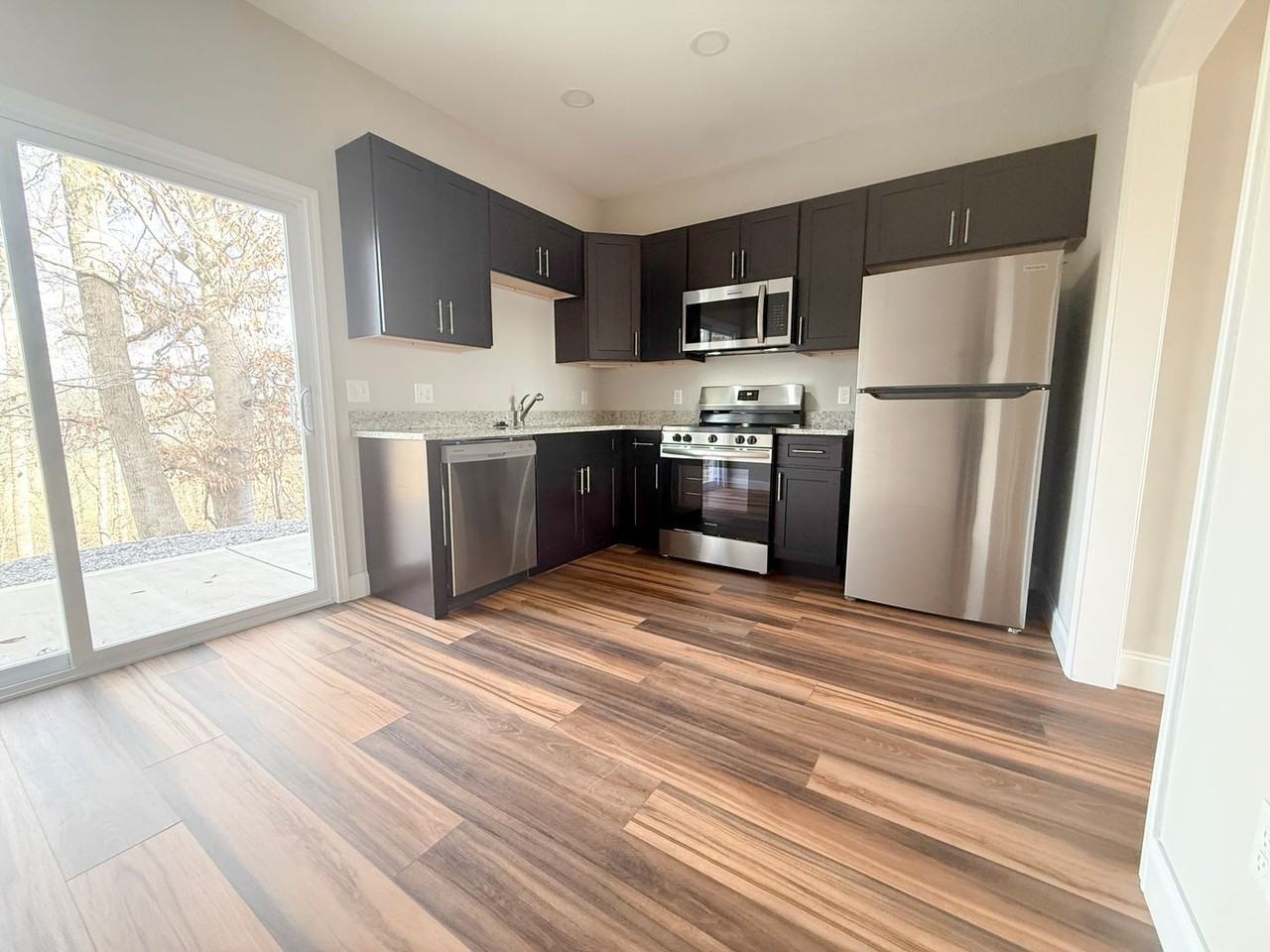 5202 Oak Point Ct - Photo 7 of 23