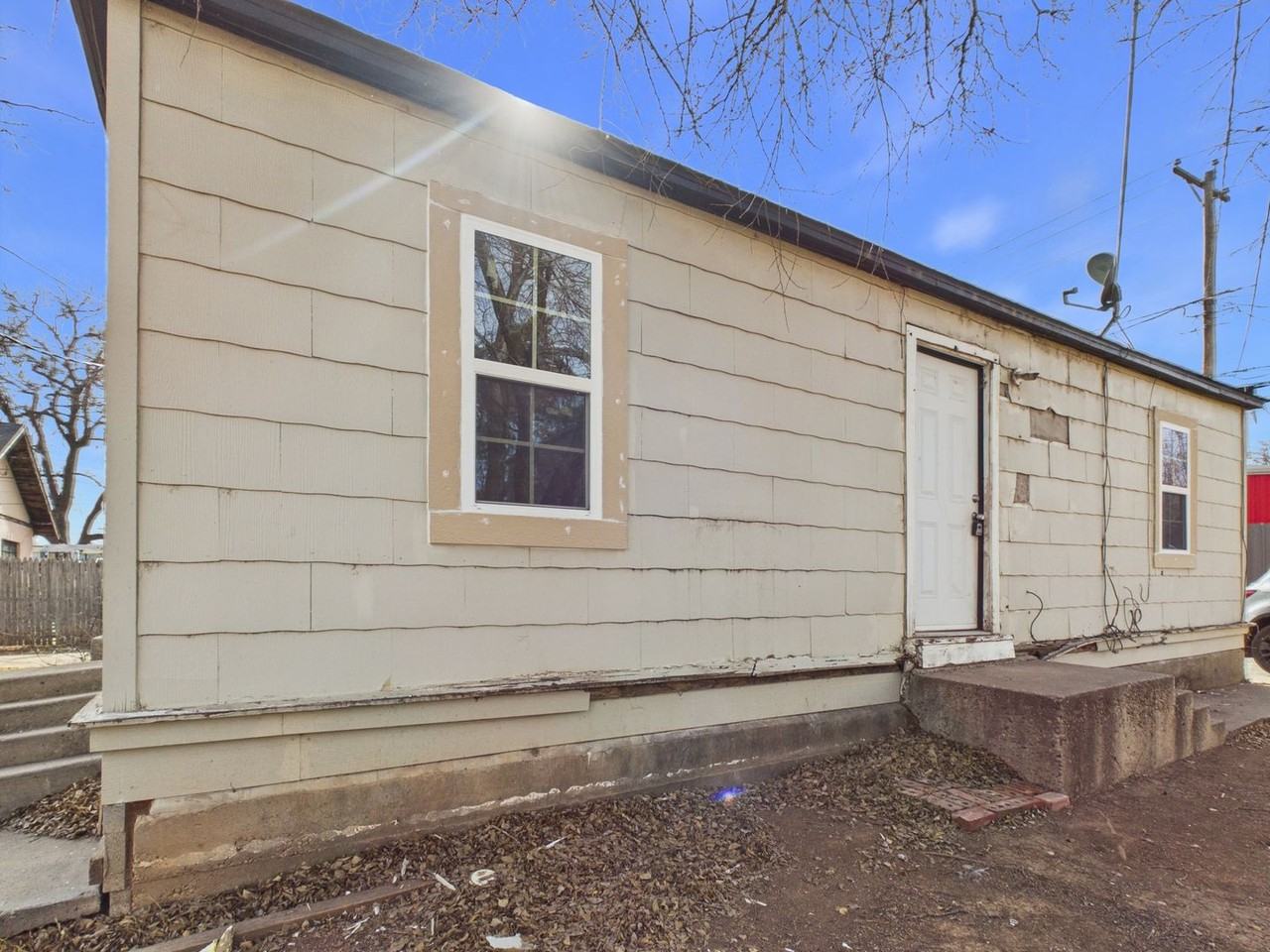 2216 S Polk St - Photo 2 of 10