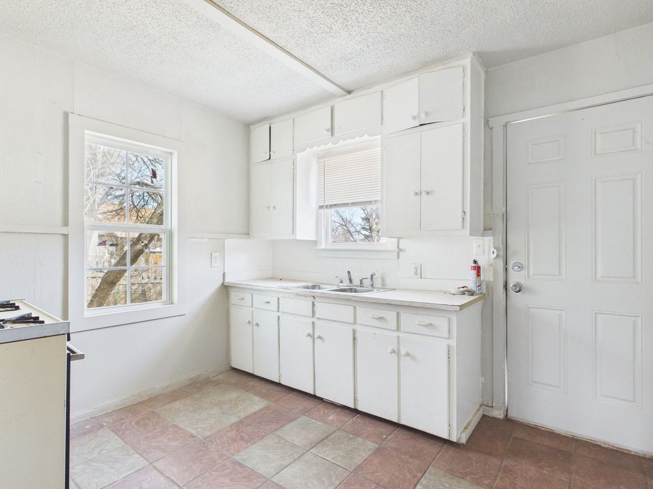 2216 S Polk St - Photo 6 of 10