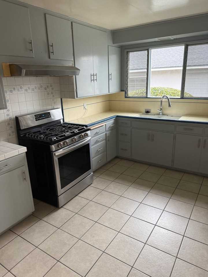 2266 Monte Vista St - Photo 2 of 4