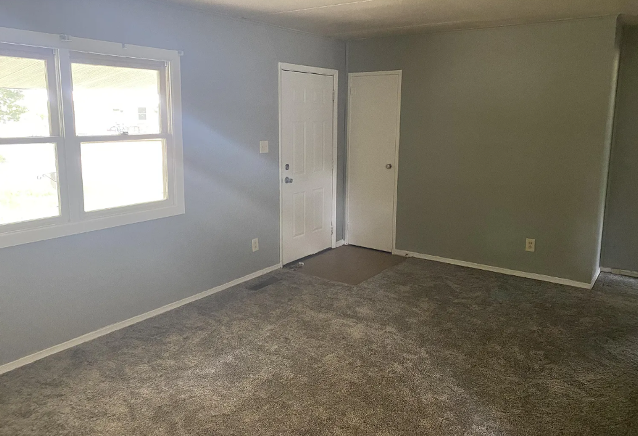 2013 Greendale Dr - Photo 2 of 8