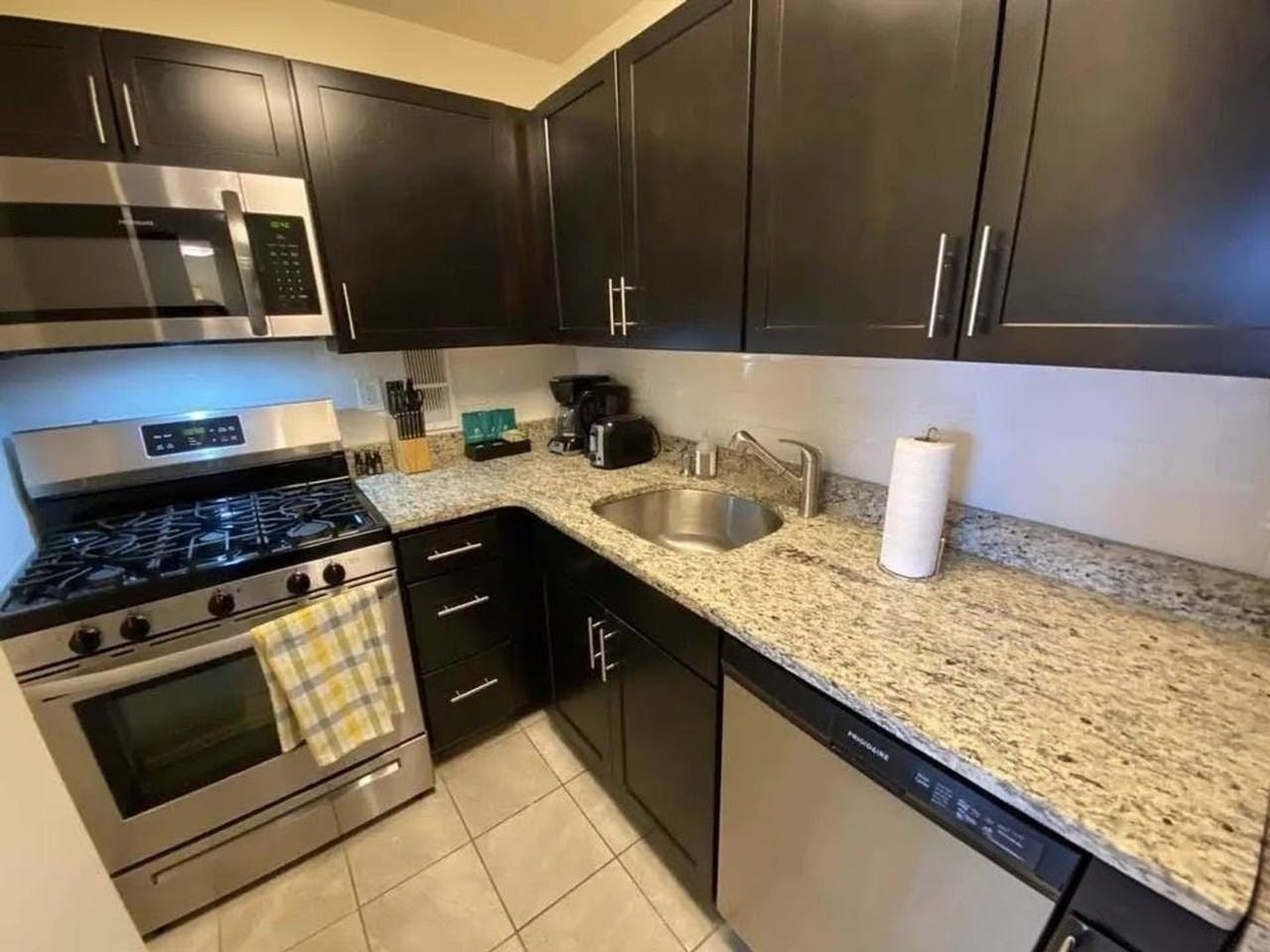 189 Freeman St - Photo 3 of 10