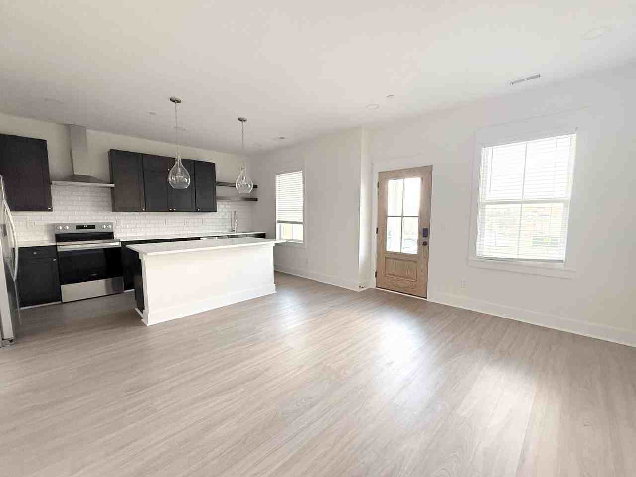 1321 Meridian St - Photo 3 of 39