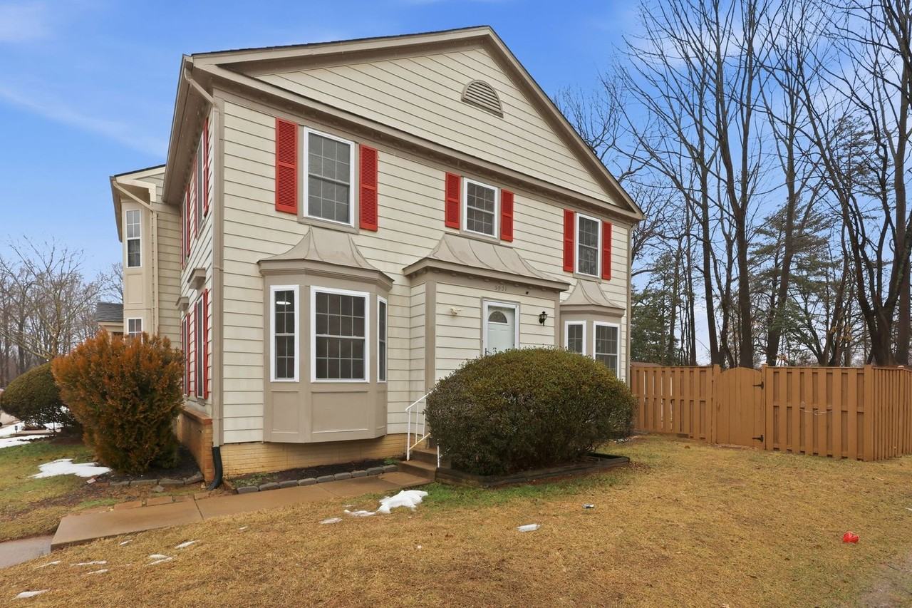 5001 Lambsgate Ln - Photo 2 of 36