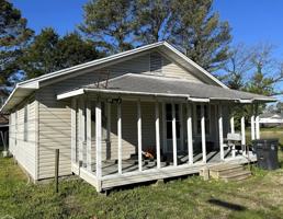 featured image of 106 E Gum St