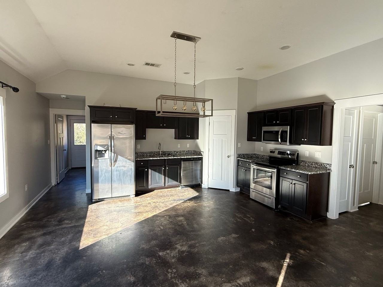 263 Wolf Den Ln - Photo 2 of 11