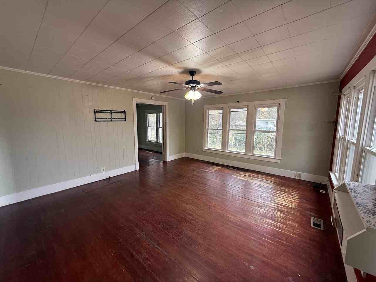 1300 Aggie Rd - Photo 2 of 10