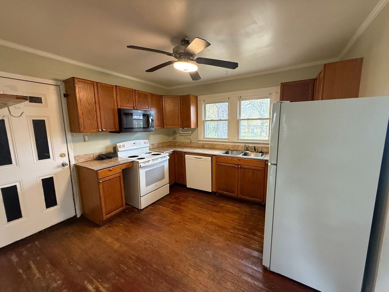 1300 Aggie Rd - Photo 4 of 10