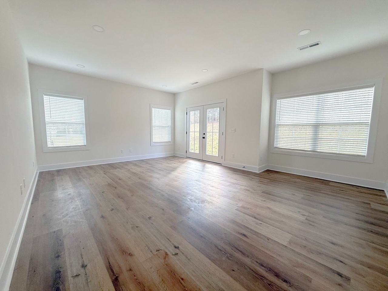 1412 Westbrook Cir - Photo 2 of 39