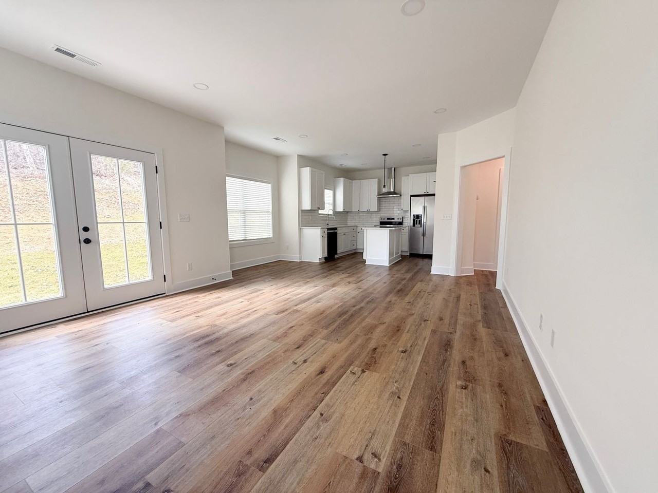 1412 Westbrook Cir - Photo 3 of 39