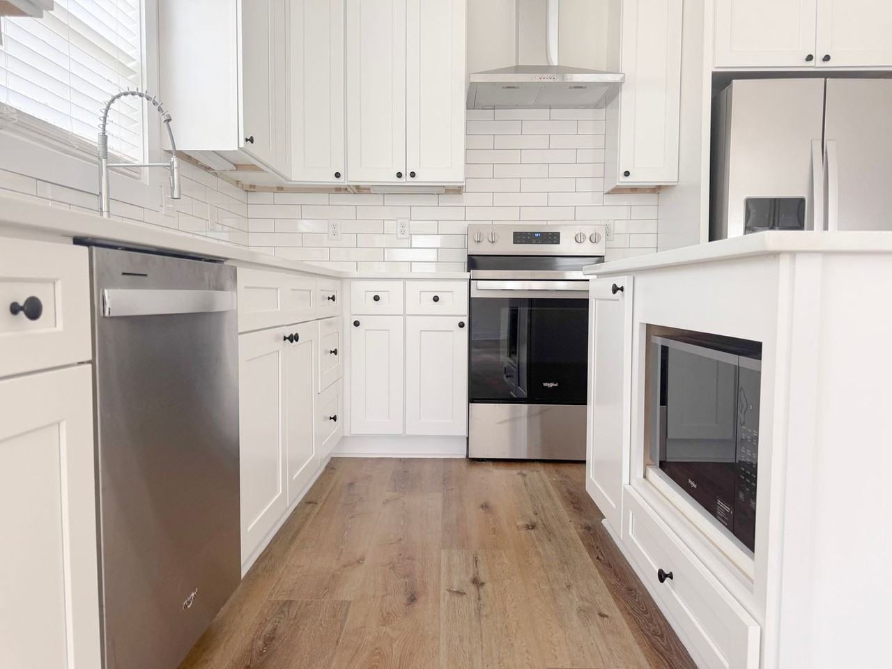 1412 Westbrook Cir - Photo 7 of 39