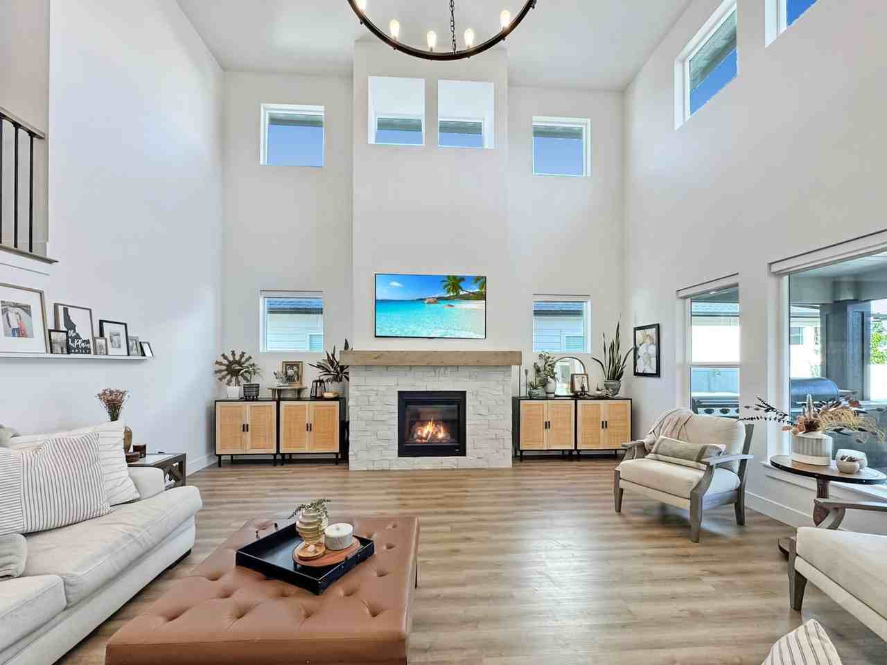 8168 W Brooks Dr - Photo 5 of 20